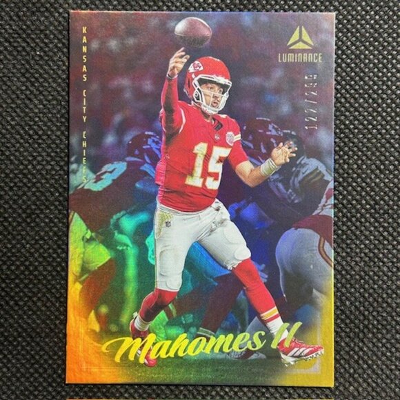 2025 Luminance Patrick Mahomes II Gold Parallel /299 SP Kansas City Chiefs - Picture 1 of 3